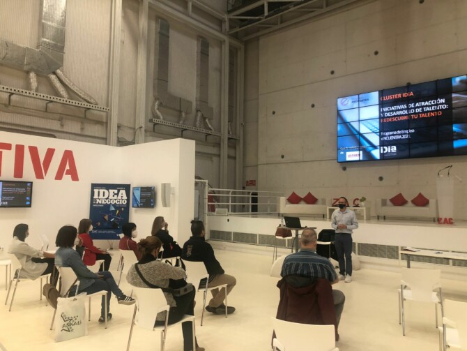 Sesión informativa en La Azucarera de Zaragoza Activa